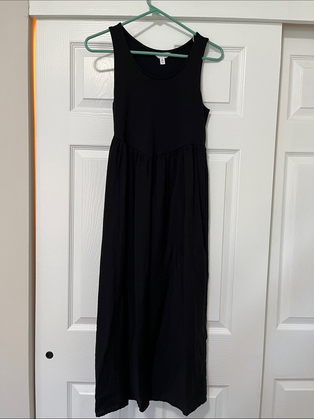 Time and Tru Black Sleeveless Maxi Dress